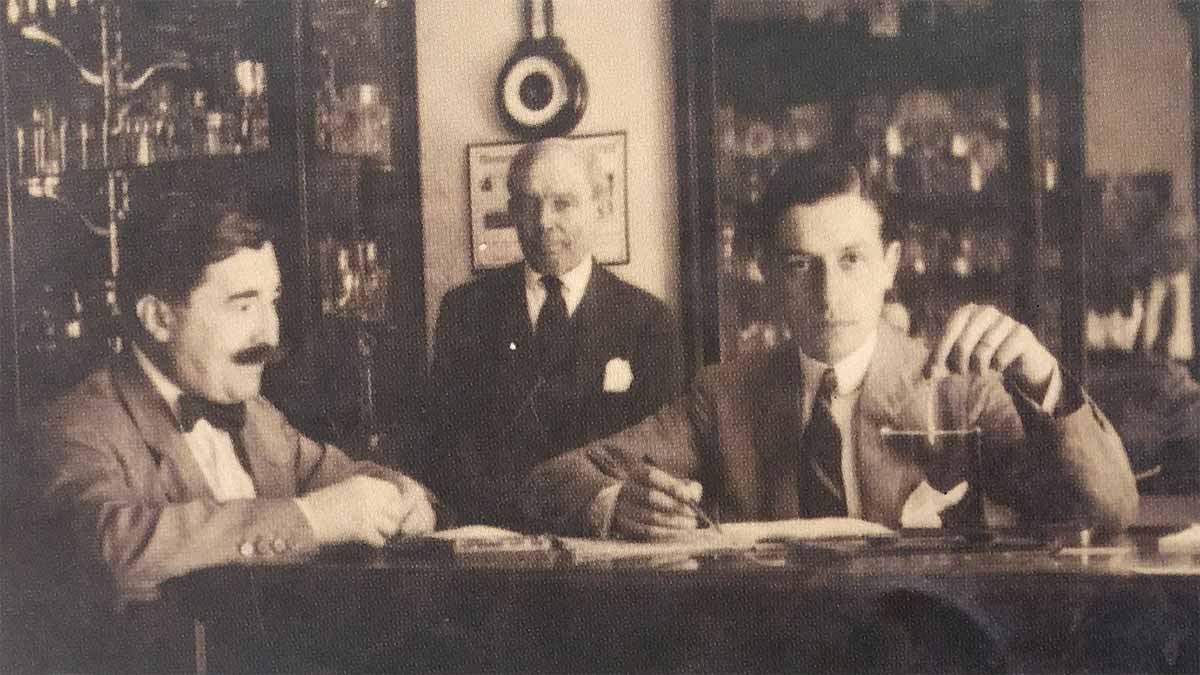 Foto di Angelo Gaito con un cliente
